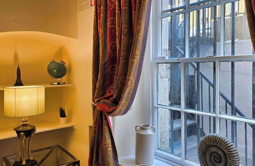 Grand Canal Dock Apartment | Spacious and Private City Centre Georgian Square Apt