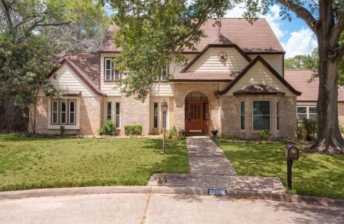 Barker House | Spacious and quiet 5 beds 3 and a half bathroom home away from home in Katy Texas