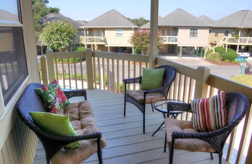 Myrtle Beach House | Spacious and Secluded Cottage 59G in the Heart of Myrtle Beach's Shore Drive