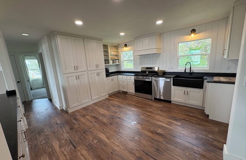 Elwood House | Spacious and secluded 5-bedroom farmhouse with AC, WiFi in charming Tremonton