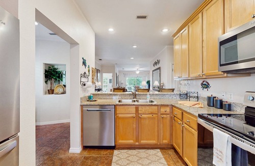Burnt Store Marina Condo | Spacious and snowbird friendly home with W/D, close to beaches, parks and harbor