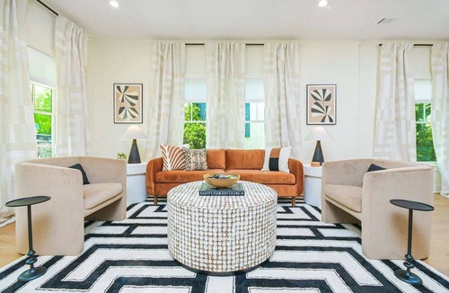 East Side House | Spacious and stylish 2BR 2.5Bath nestled in the vibrant Grant Park neighborhood