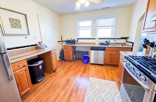 Commonwealth Apartment | Spacious and Sunny Brookline Apartmentn