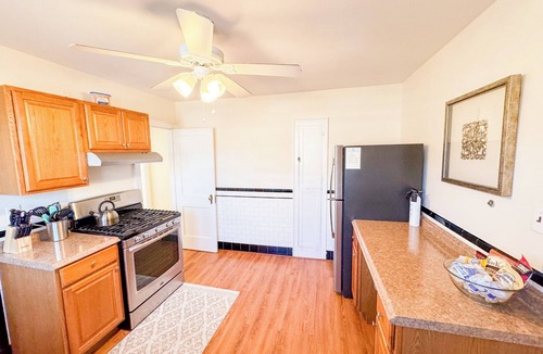 Commonwealth Apartment | Spacious and Sunny Brookline Apartmentn