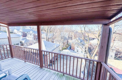 Commonwealth Apartment | Spacious and Sunny Brookline Apartmentn