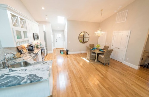 Yachting Village Condo | Spacious and Updated 2 Bedroom Condo in the Heart of Newport