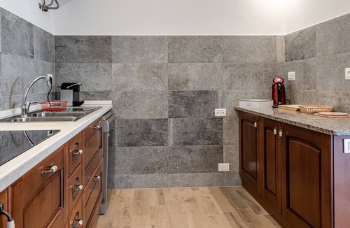 Twist House | Spacious and Welcoming Apartment with Heated Pool