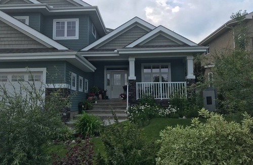 St. Albert House | Spacious and Welcoming Home awaits you!
