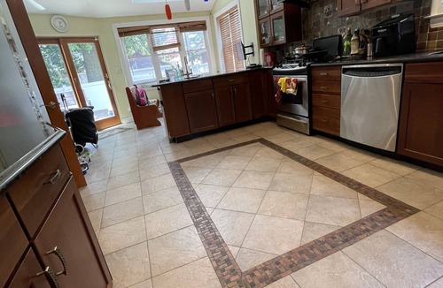 Murray Hill House | Spacious ans sunny entire basement w full bath walk to LIRR