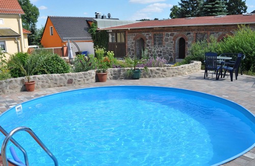 Linow Apartment | spacious apartment in an old 4-sided courtyard in an absolutely quiet location