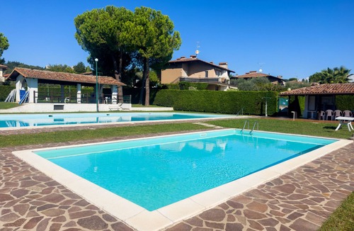 Padenghe sul Garda Apartment | Spacious apartment in a residence with swimming pool