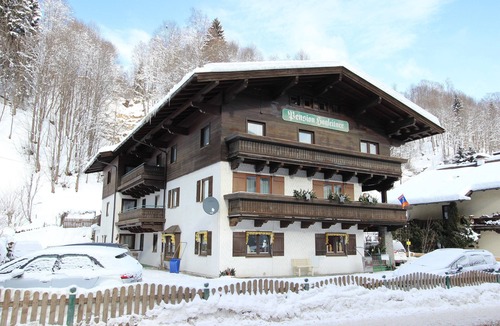 Saalbach Apartment | Spacious Apartment in Salzburg near Ski Area