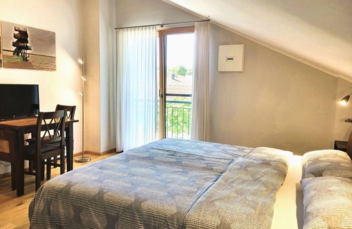 Utting am Ammersee Apartment | Spacious apartment on the top floor - walking distance to the lake - Utting am Ammersee