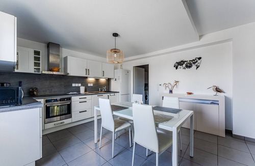 Andernos-les-Bains Apartment | Spacious Apartment with Balcony in Andernos-les-Bains – Comfort and View of the Bay