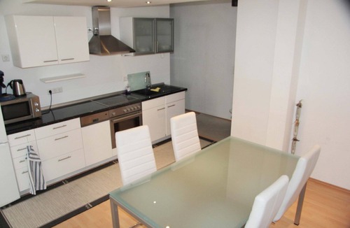 Am Pragfriedhof Apartment | Spacious apartment in the heart of Stuttgart.