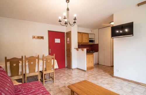 Val Cenis Apartment | Spacious apartment for 6, south balcony, parking