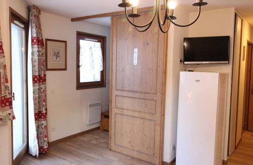 Val Cenis Apartment | Spacious apartment in Lanslevillard with balcony and parking