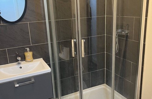 Gravesend Apartment | Spacious Apartment 10 min from Bluewater Shopping Centre.