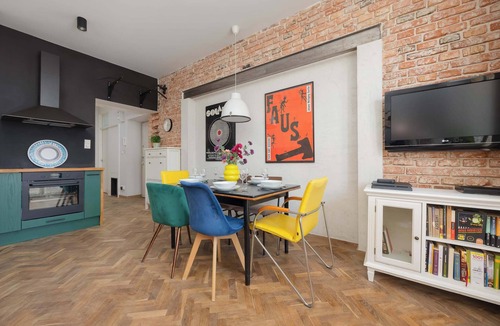 Saska Kepa Apartment | Spacious Apartment | 2 Bedrooms | Balcony and Workspace