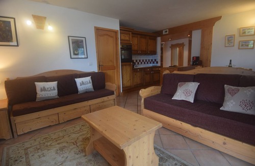 Les Houches Apartment | Spacious Apartment 2 Minutes from Ski Lift, Equipped for Babies