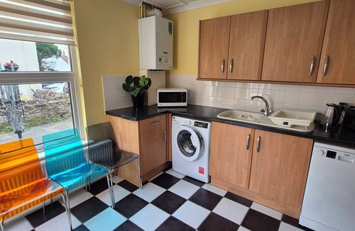 Pill Apartment | Spacious apartment 5 mins from Clifton and M5
