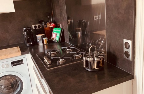 Contes Apartment | SPACIOUS APARTMENT CLOSE TO ALL AMENITIES