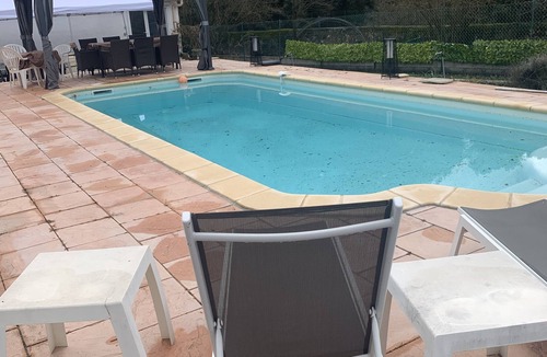 Contes Apartment | SPACIOUS APARTMENT CLOSE TO ALL AMENITIES