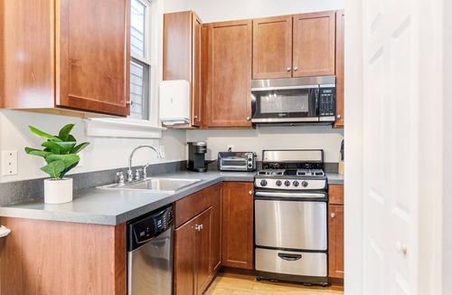 Westside Apartment | Spacious Apartment Downtown