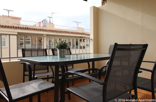 Nerja Apartment | Spacious apartment for 6 people - center - air conditioning - WiFi - parking - beach 250 meters