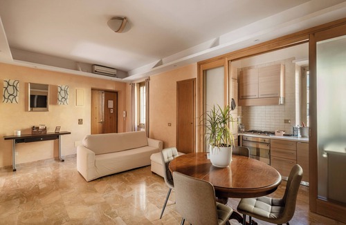 San Giovanni Apartment | Spacious apartment for a family in the San Giovanni neighborhood