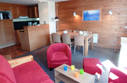 Avoriaz Apartment | Spacious apartment for 8 with balconies and lift access