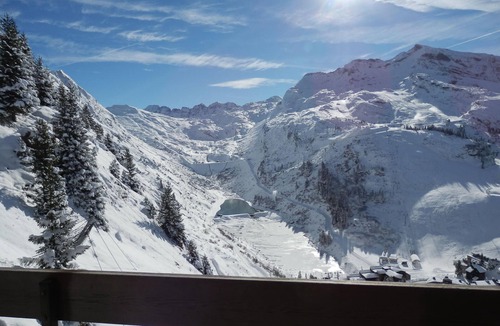 Avoriaz Apartment | Spacious apartment for 8 with balconies and lift access