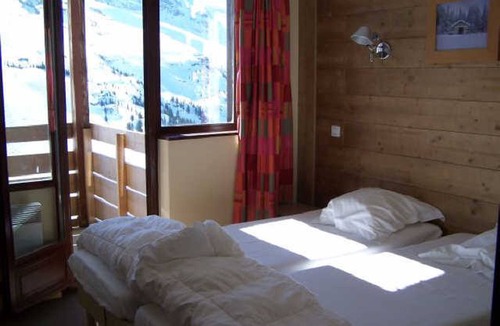 Avoriaz Apartment | Spacious apartment for 8 with balconies and lift access