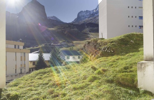 Eaux-Bonnes Apartment | Spacious Apartment for 6 in Gourette