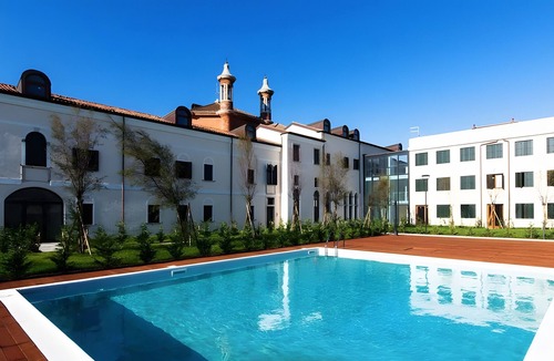 Pellestrina Apartment | Spacious Apartment for 6 Guests – Elevator Access near Venice