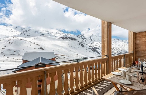 Val-Thorens Apartment | Spacious apartment for 6, near slopes, with parking and wifi