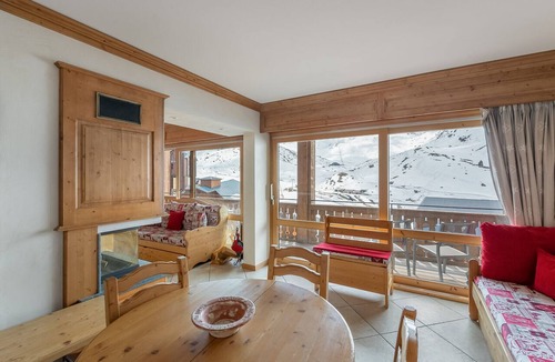 Val-Thorens Apartment | Spacious apartment for 6, near slopes, with parking and wifi