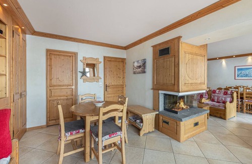 Val-Thorens Apartment | Spacious apartment for 6, near slopes, with parking and wifi