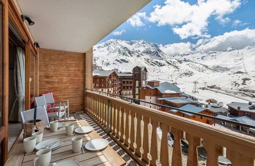 Val-Thorens Apartment | Spacious apartment for 6, near slopes, with parking and wifi
