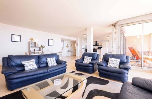 Valras-Plage Apartment | Spacious Apartment with Panoramic View