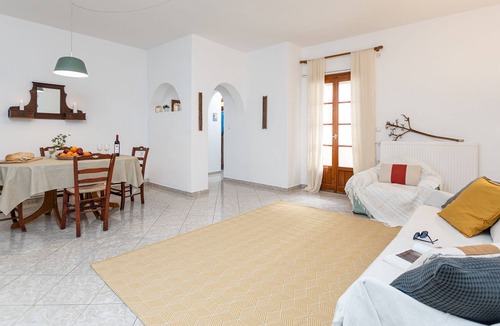 Aperathos Apartment | Spacious apartment at traditional village of Apeiranthos Naxos