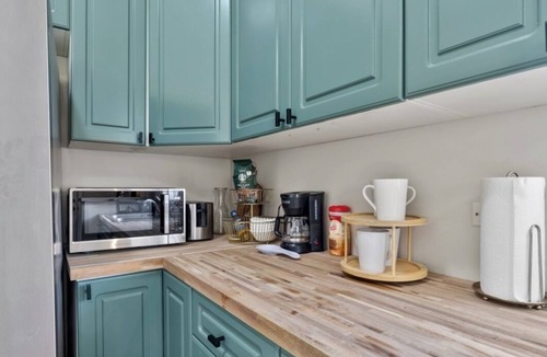 Grand Boulevard Apartment | Spacious apartment in awesome Chicago with WiFi, AC- 4 Bedrooms