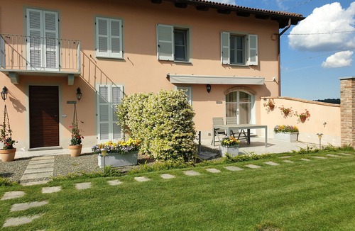 Castiglione Tinella Apartment | Spacious apartment in beautifully renovated property with shared pool and garden