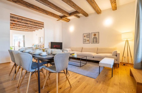Basel City Centre Apartment | Spacious Apartment in Central Basel near Rhine - Special TOP LUX 24 Apartment, Basel, up to 8 guests