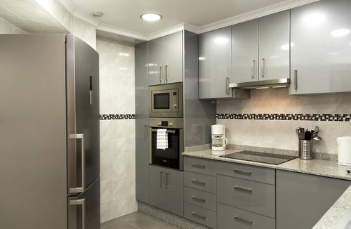 Arrancapins Apartment | Spacious apartment in central Valencia with wifi