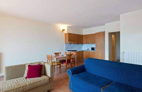 Oggebbio Apartment | Spacious Apartment in Rancone With Lake View