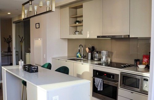 Downtown Toronto Condo | Spacious apartment in the heart of Toronto! Close to historic & touristic sites.