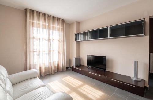 Vercelli Apartment | Spacious apartment in Vercelli with terrace and garden