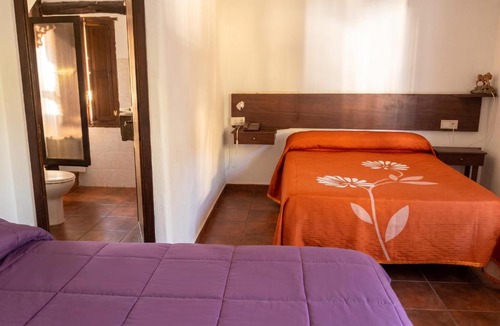 Majada Carrasca Apartment | Spacious Apartment in Yeste with Shared Pool