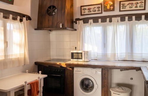 Majada Carrasca Apartment | Spacious Apartment in Yeste with Shared Pool